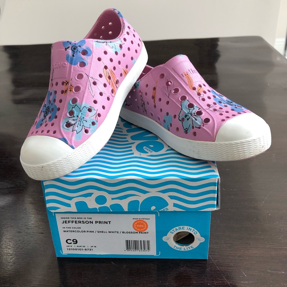 NATIVES- Kids - LIKE NEW!! - Jefferson- Sz 9